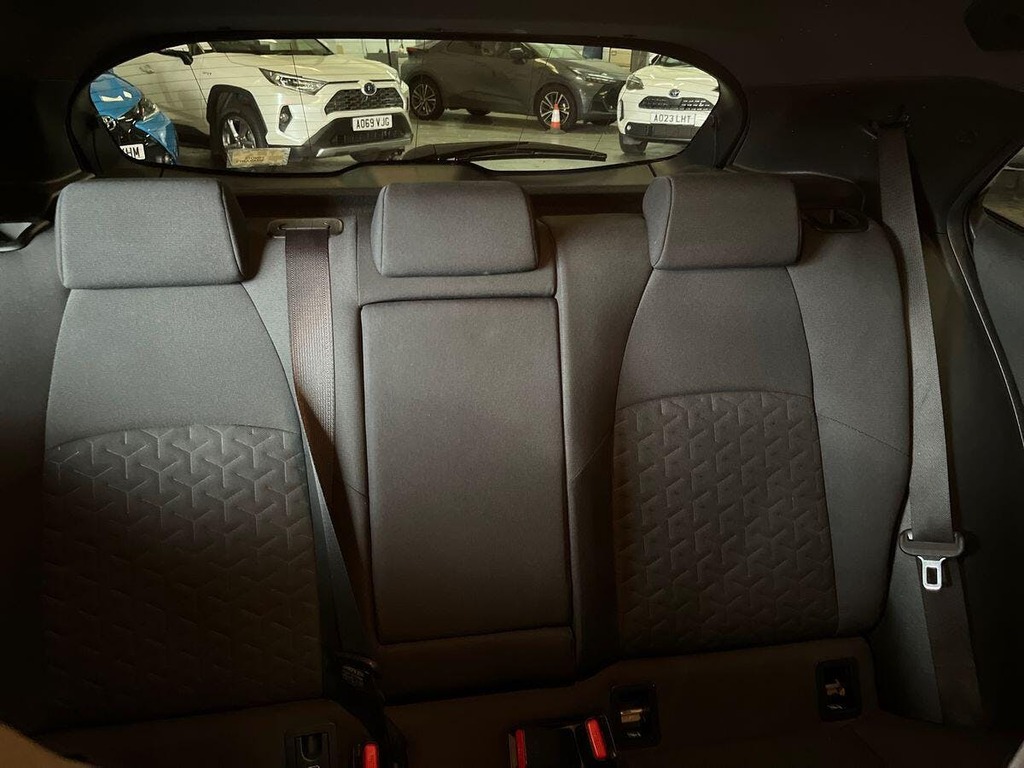 Toyota Corolla 2.0 Vvt-i 181Bhp Design Hybrid Cvt White #21