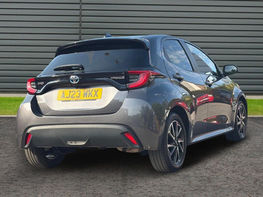 Toyota Yaris 1.5 Vvt-h Design Hatchback Hybrid E Cvt Grey #3
