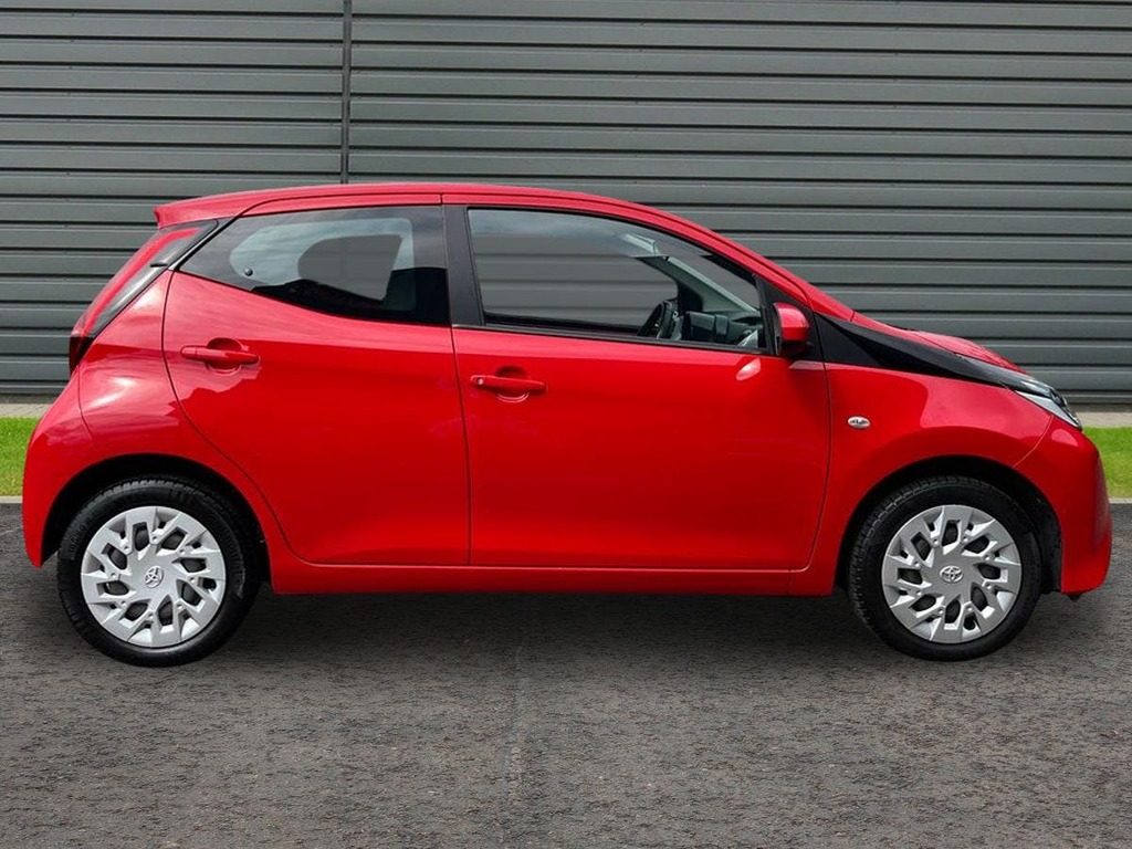 Toyota Aygo 1.0 Vvt I X Play Hatchback X Shift Red #2