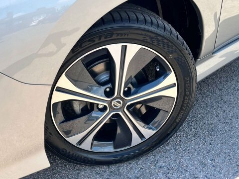 Nissan Leaf Hatchback Silver #3
