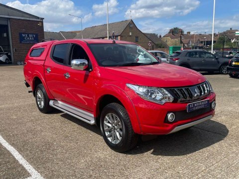 Mitsubishi L200 Pickup Red #4