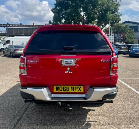 Mitsubishi L200 Pickup Red #6