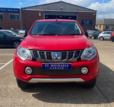 Mitsubishi L200 Pickup Red #5