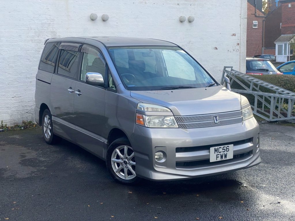 Toyota Noah Mpv Grey