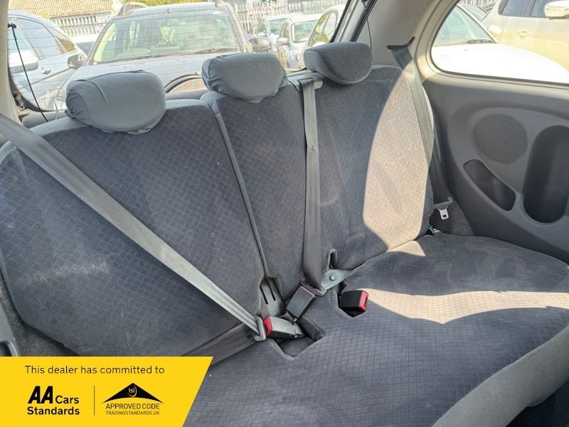 Nissan Micra Se Silver #6