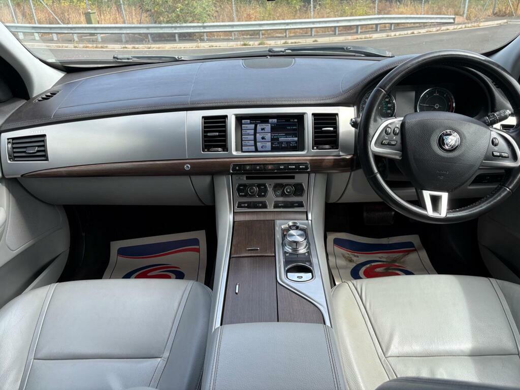 Jaguar XF 2.2D Luxury Sportbrake Euro 5 S S Silver #2