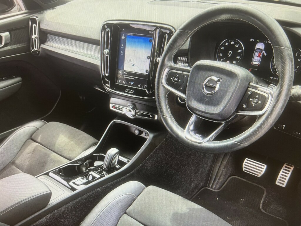 Volvo XC40 1.5 T3 163 Inscription Pro Black #4