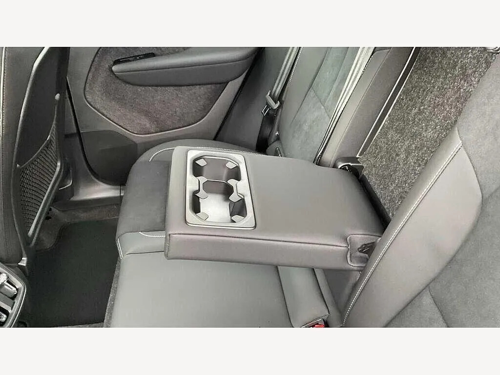 Volvo XC40 2.0 B3p Plus Dark #2