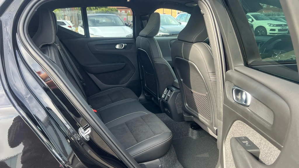 Volvo EX40 Twin Motor 82Kwh Ultra Black Edition Awd NC26PNL #6