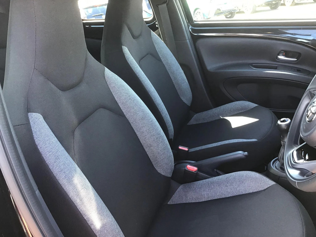 Toyota Aygo X Exclusive Auto Green #13