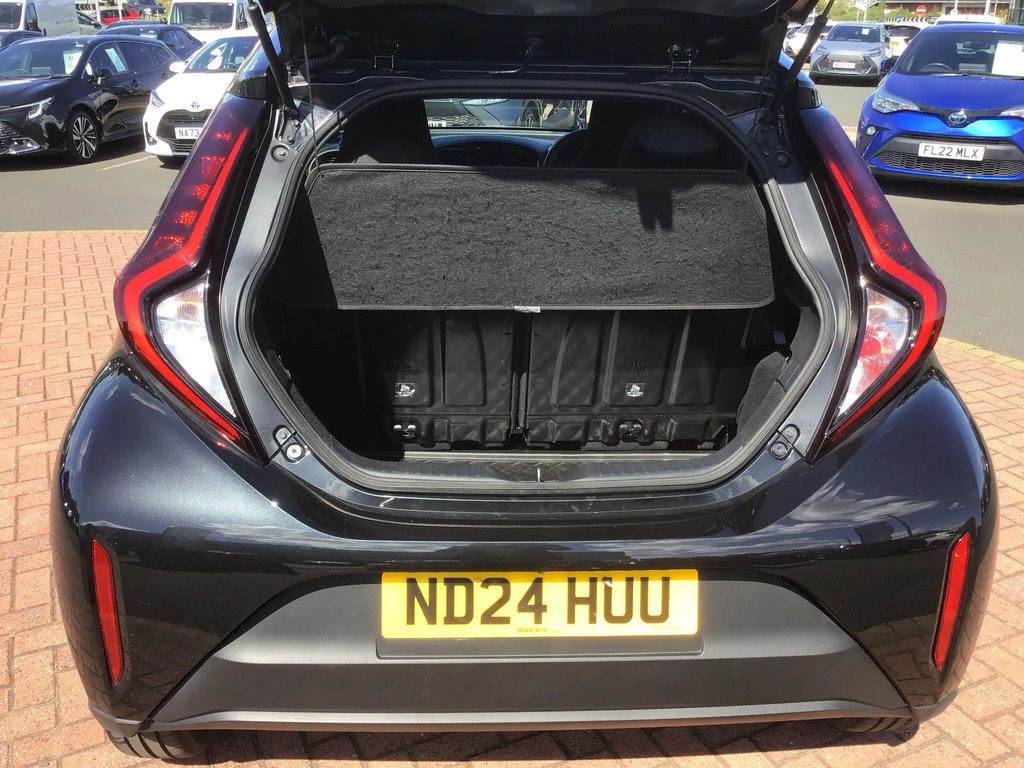 Toyota Aygo X Exclusive Auto Green #16