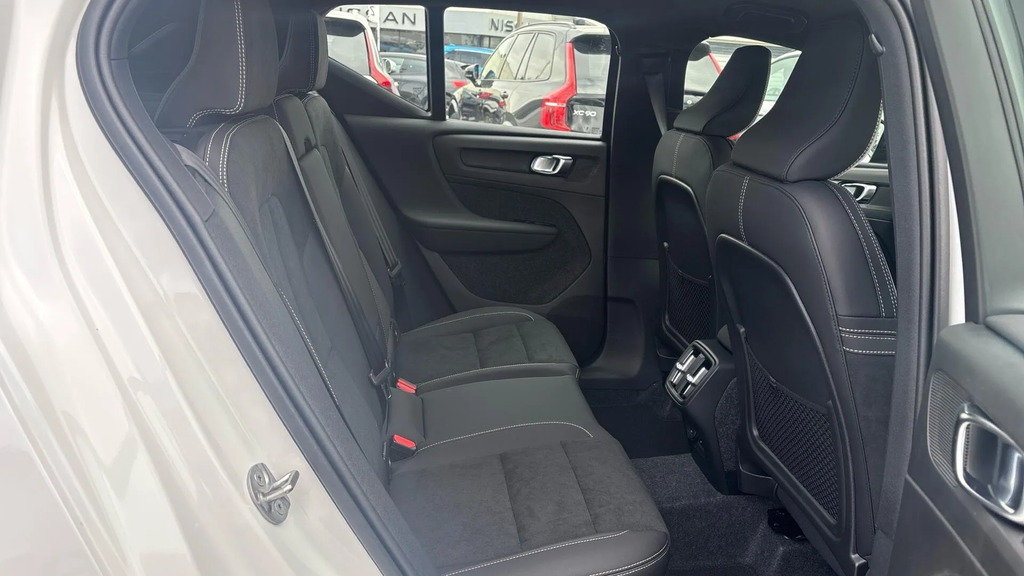 Volvo XC40 2.0 B3p Plus Dark #6
