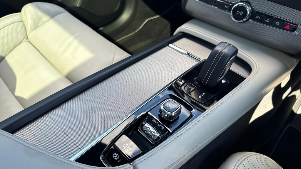 Volvo XC90 2.0 B5 Momentum Awd 231 Bhp Grey #30