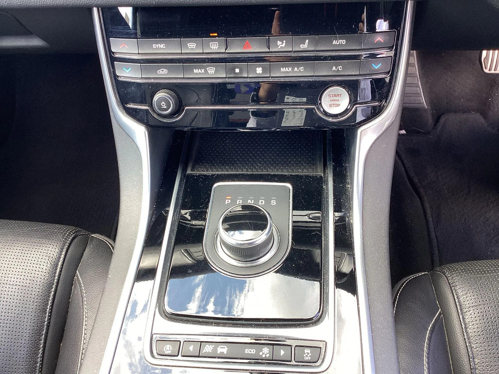 Jaguar XF R-sport Black #18