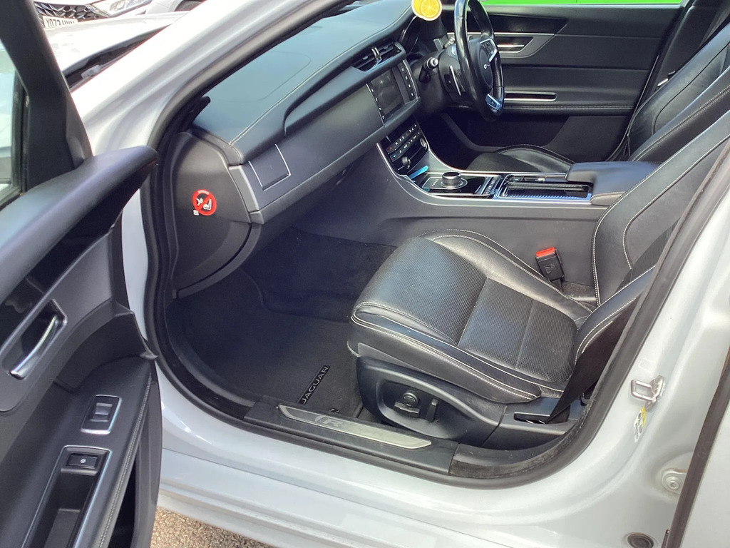 Jaguar XF R-sport Black #27