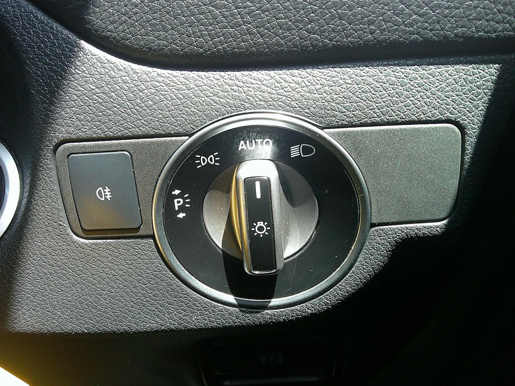 Mercedes-Benz CLA Class 2.1 Cla 200 D Amg Line 134 Bhp White #18