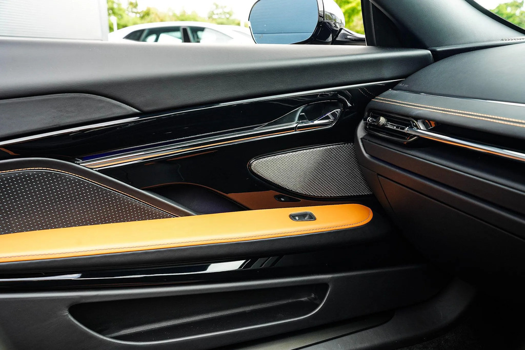 Aston Martin DB12 Volante 4.0L V8 Volante Brown #35
