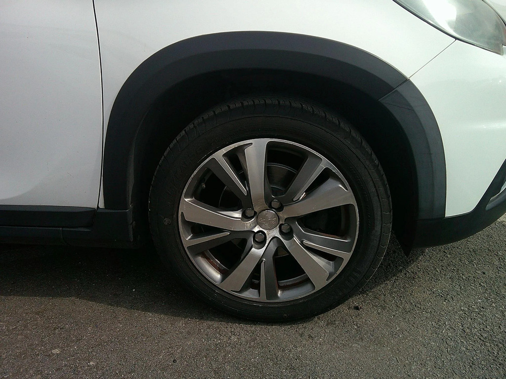 Peugeot 2008 1.6 Bluehdi White #9
