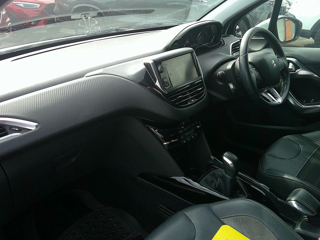 Peugeot 2008 1.6 Bluehdi White #15