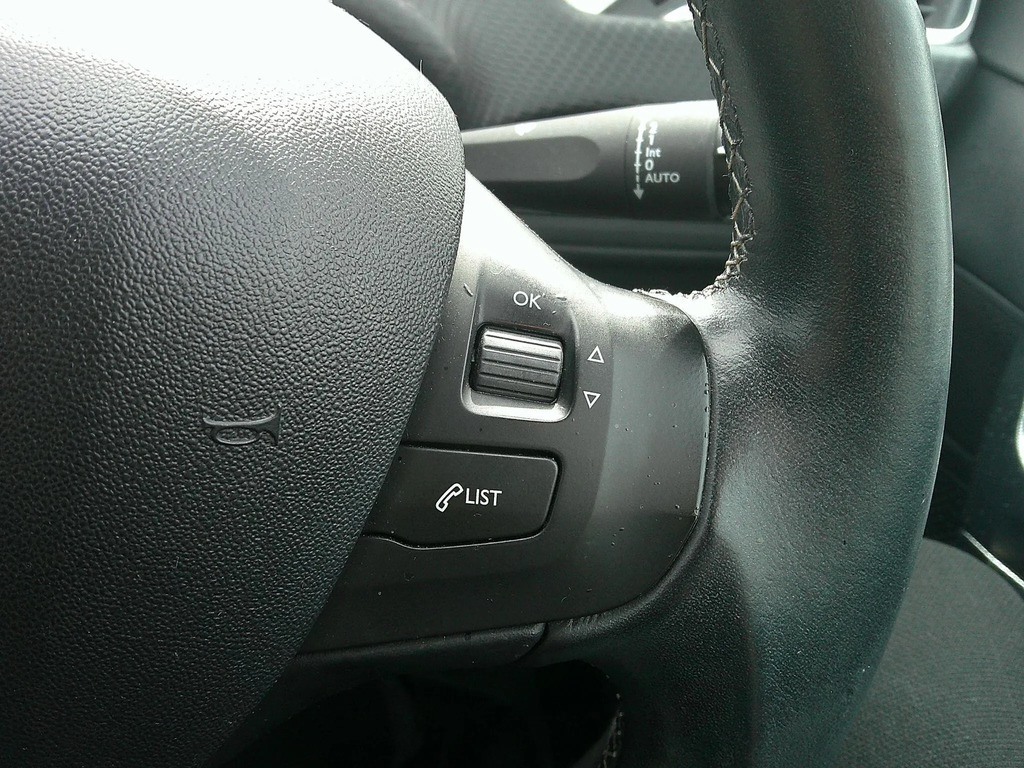 Peugeot 2008 1.6 Bluehdi White #19