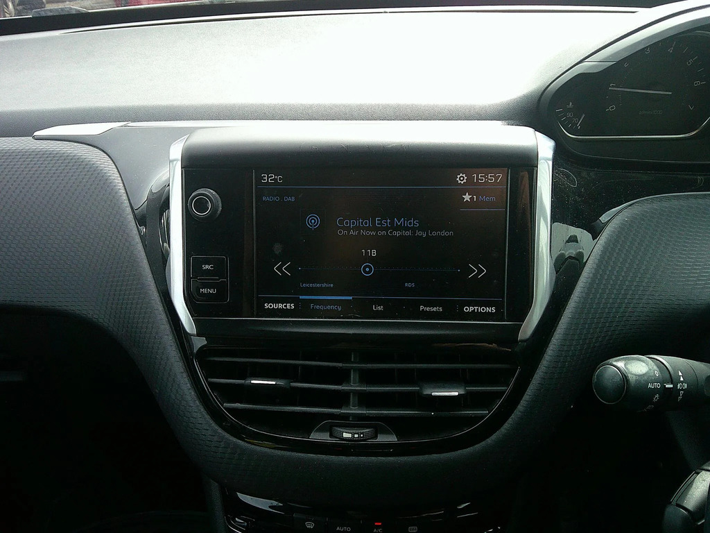 Peugeot 2008 1.6 Bluehdi White #16
