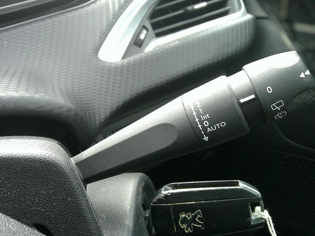 Peugeot 2008 1.6 Bluehdi White #22