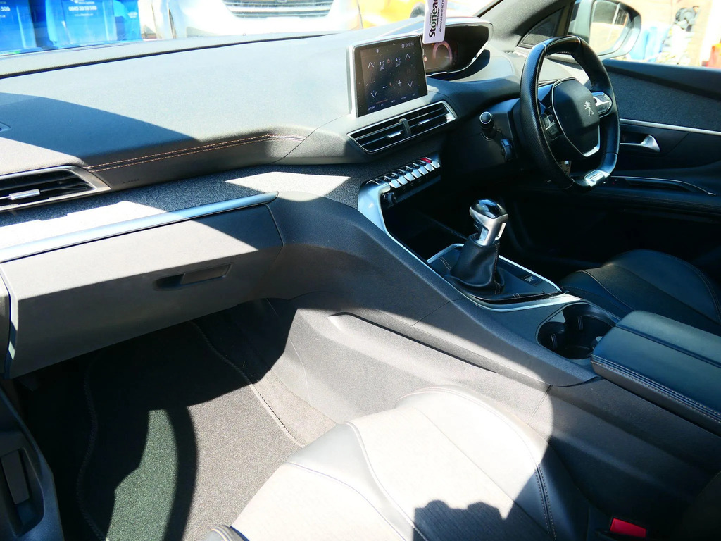 Peugeot 3008 1.5 Bluehdi Gt Line Grey #2