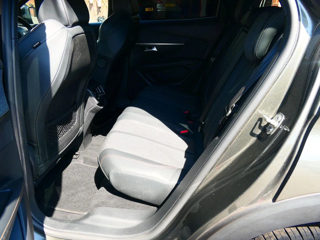 Peugeot 3008 1.5 Bluehdi Gt Line Grey #6
