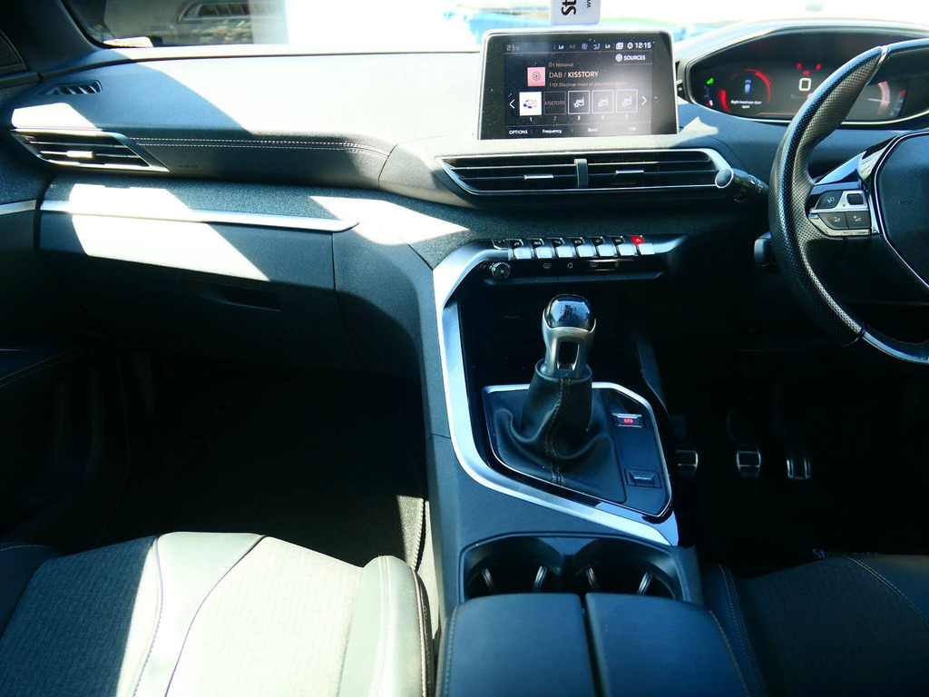 Peugeot 3008 1.5 Bluehdi Gt Line Grey #3