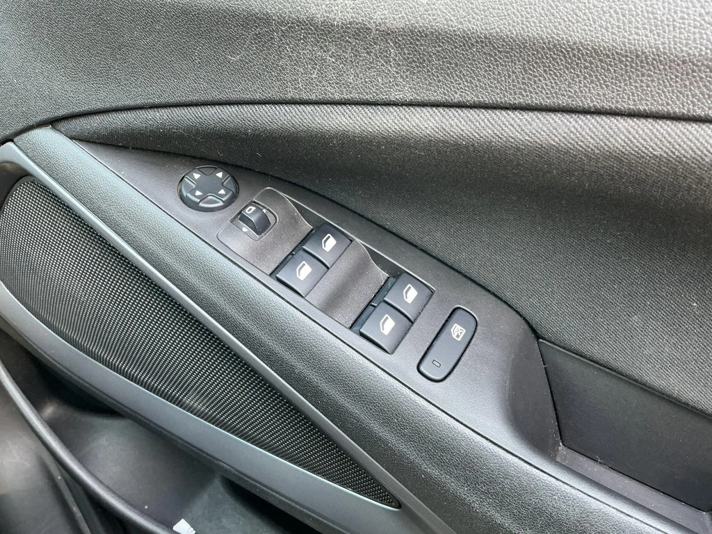 Vauxhall Crossland Sri Nav Grey #19