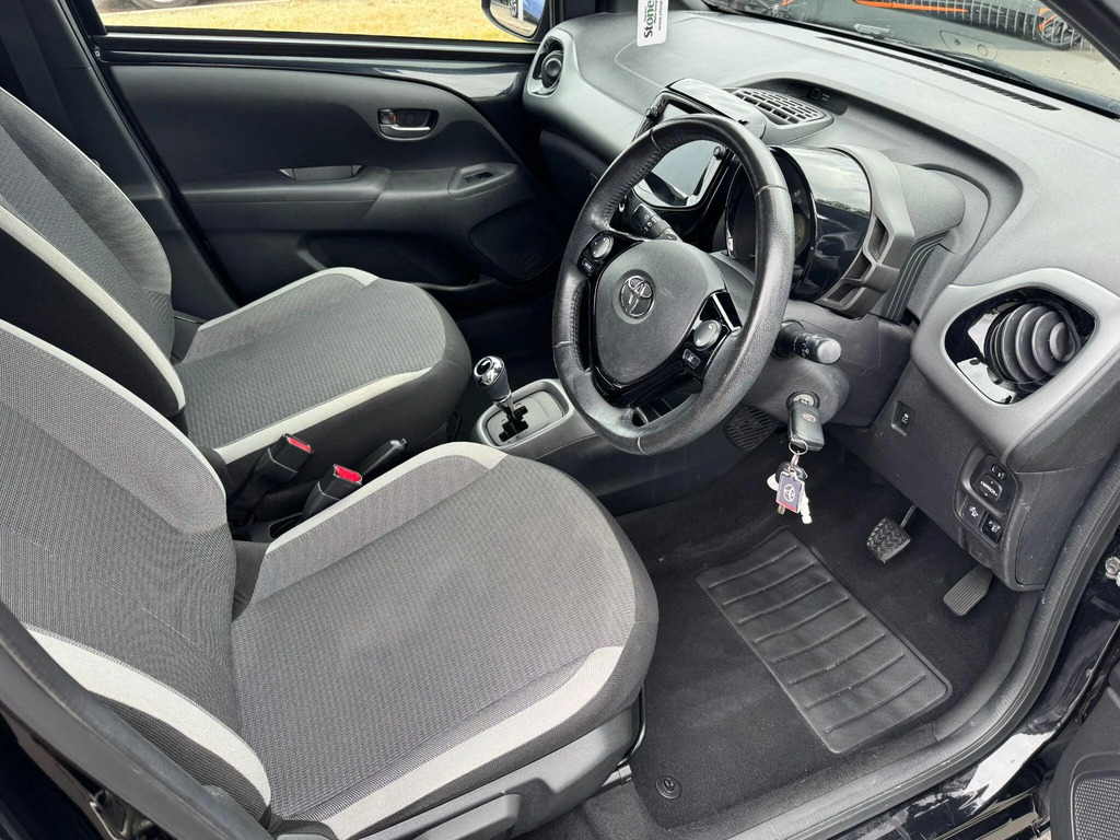 Toyota Aygo 1.0 Vvt-i X-play X-shift White #11