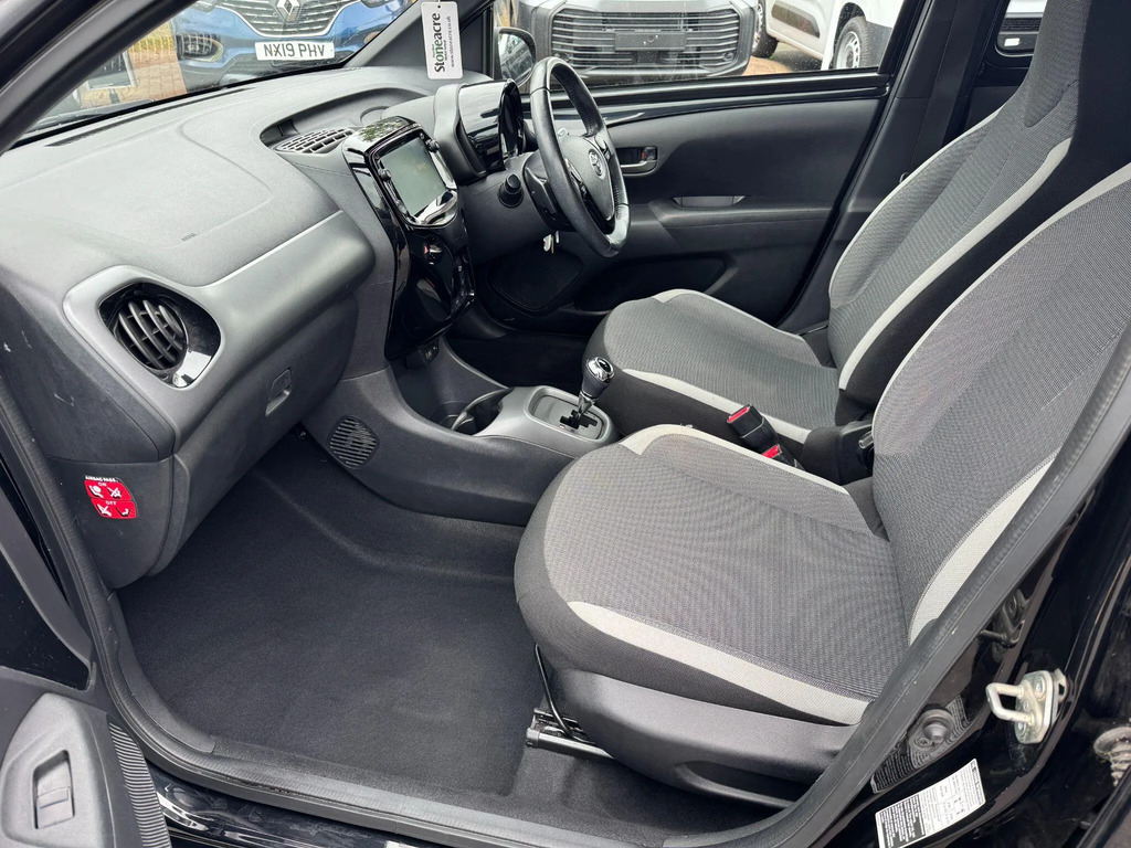 Toyota Aygo 1.0 Vvt-i X-play X-shift White #14