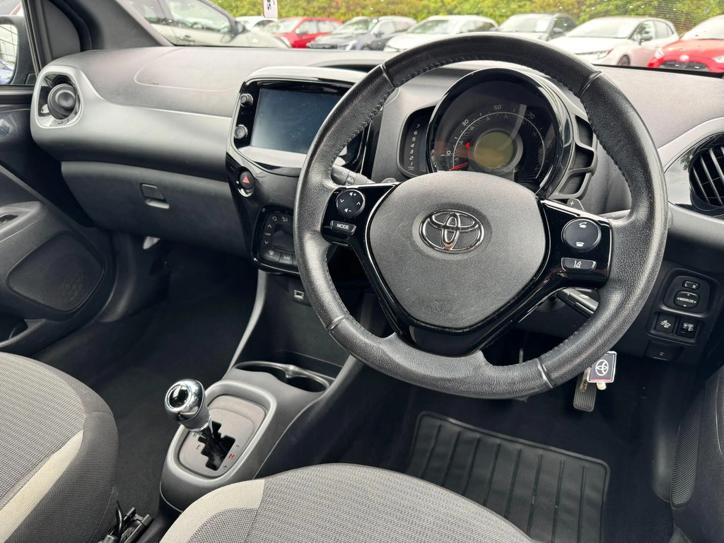 Toyota Aygo 1.0 Vvt-i X-play X-shift White #16