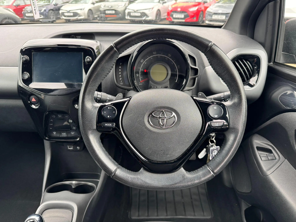 Toyota Aygo 1.0 Vvt-i X-play X-shift White #17