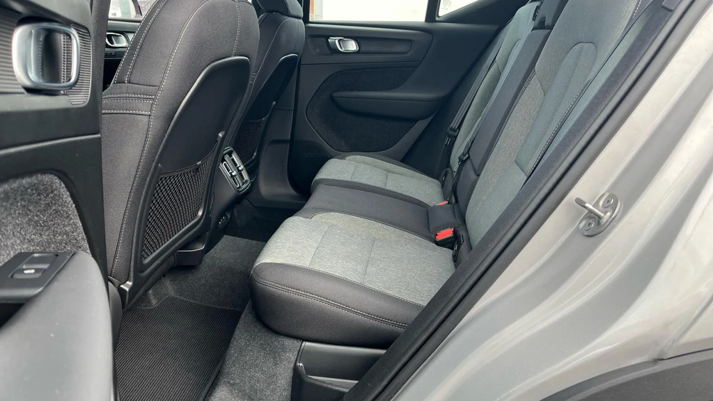 Volvo XC40 Ultimate, B4 Mild Hybrid, Dark Black #32