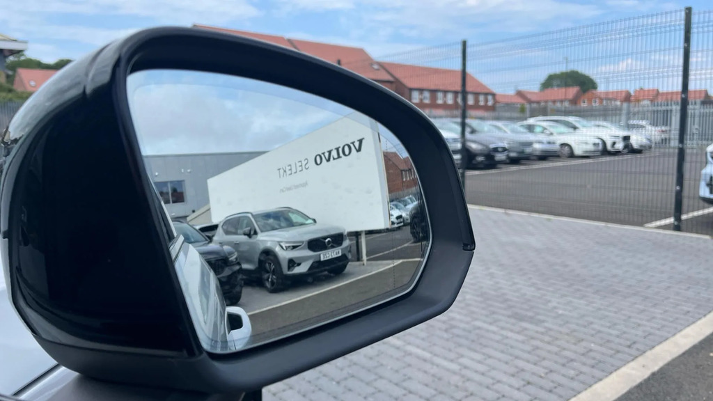 Volvo XC40 Ultimate, B4 Mild Hybrid, Dark Black #31