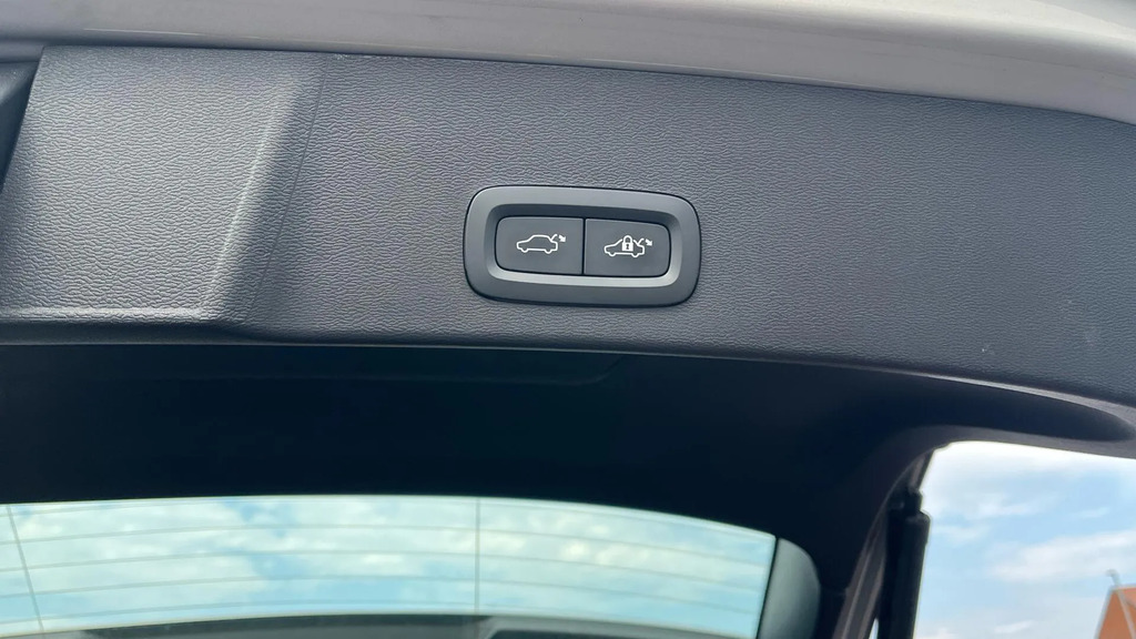 Volvo XC40 Ultimate, B4 Mild Hybrid, Dark Black #34