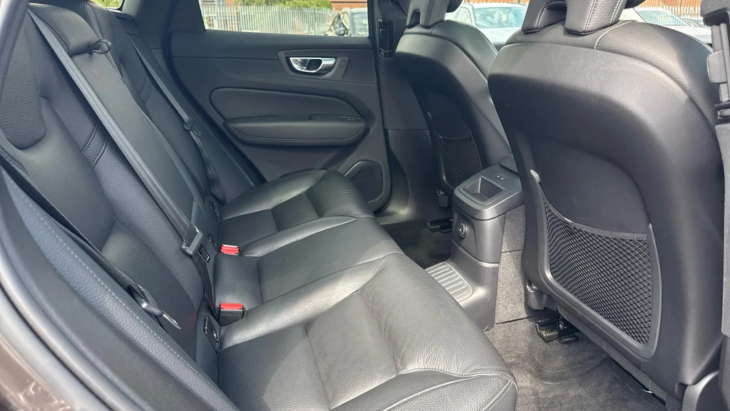 Volvo XC60 Suv #6