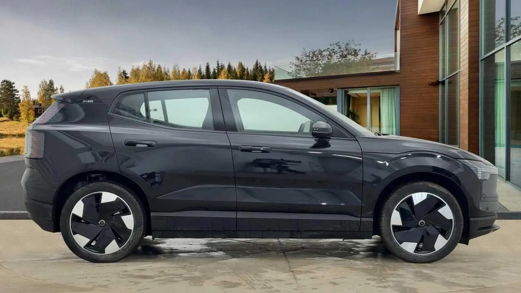 Volvo EX30 200Kw Sm Extended Range Plus 69Kwh  #2