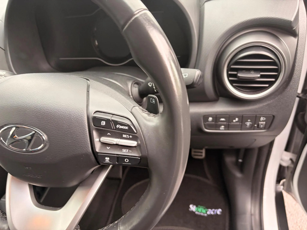 Hyundai Kona H-gdi Ultimate Suv Red #30