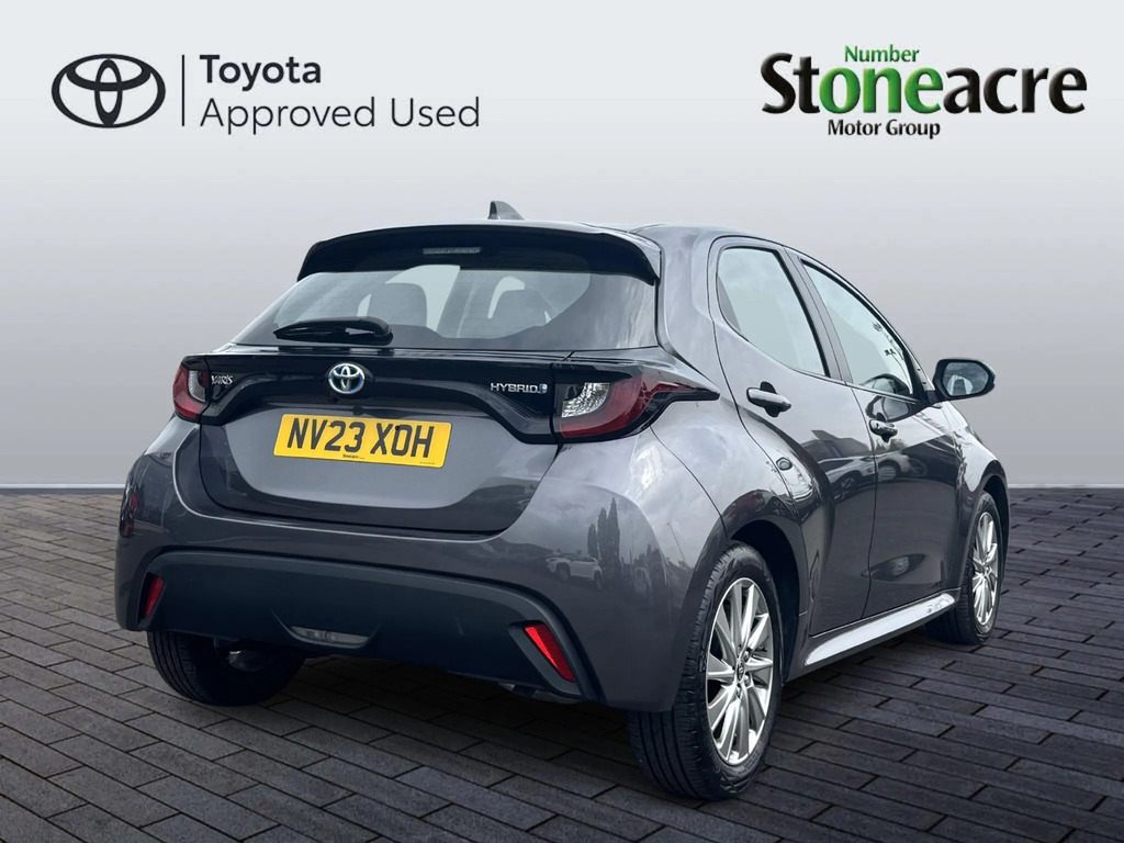 Toyota Yaris 1.5 Hybrid Icon  #3