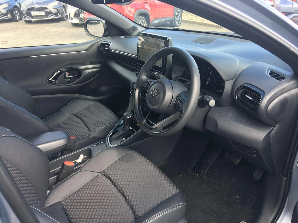 Toyota Yaris Icon Black #11