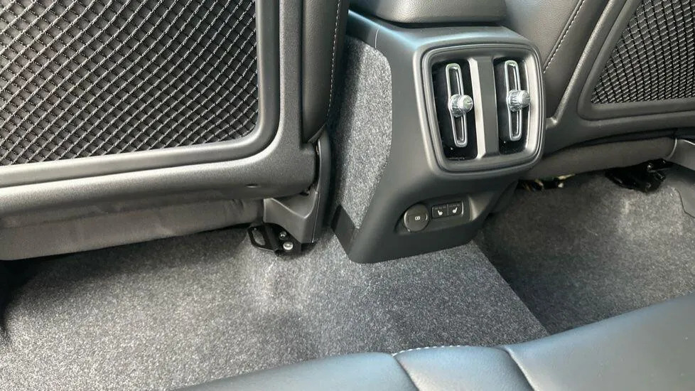 Volvo XC40 Black Edition Plus, B3 Mild Hybrid, Low Ro Black #25