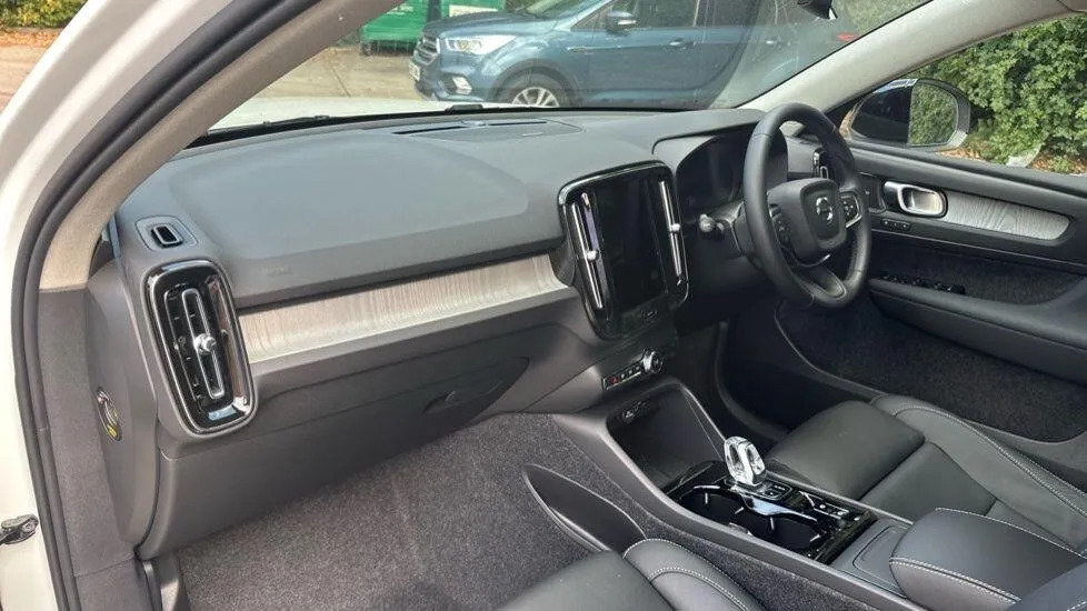 Volvo XC40 Black Edition Plus, B3 Mild Hybrid, Low Ro Black #9
