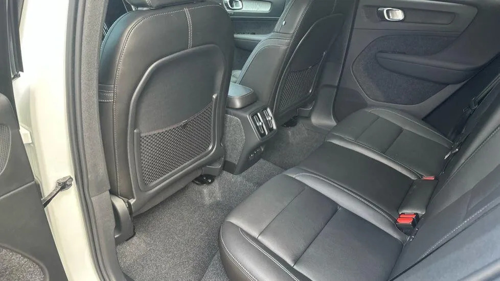 Volvo XC40 Black Edition Plus, B3 Mild Hybrid, Low Ro Black #12