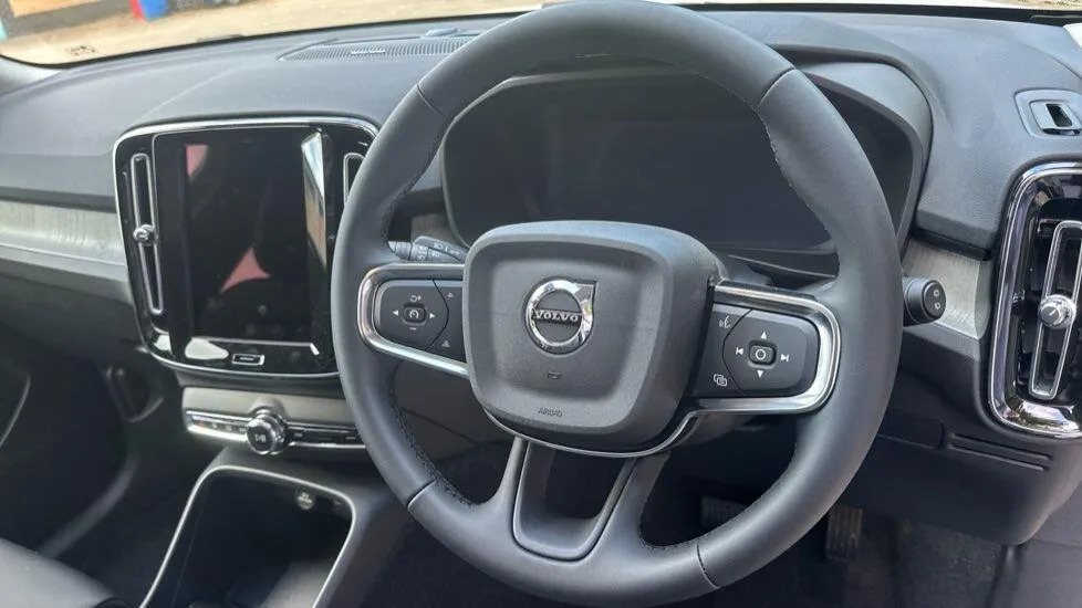 Volvo XC40 Black Edition Plus, B3 Mild Hybrid, Low Ro Black #22