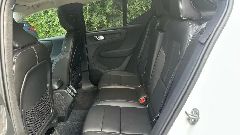 Volvo XC40 Black Edition Plus, B3 Mild Hybrid, Low Ro Black #13