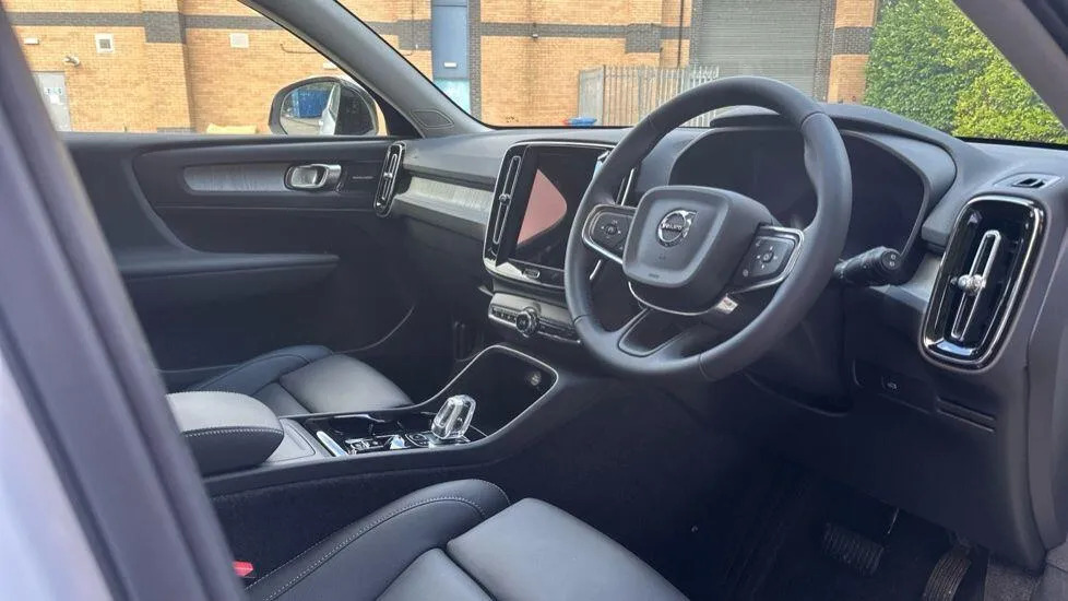 Volvo XC40 Black Edition Plus, B3 Mild Hybrid, Low Ro Black #8