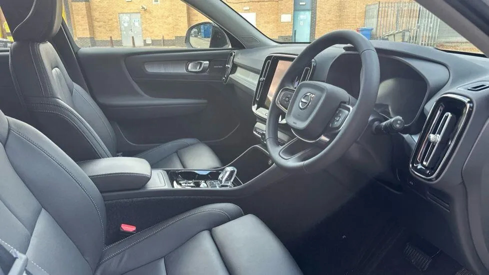 Volvo XC40 Black Edition Plus, B3 Mild Hybrid, Low Ro Black #10