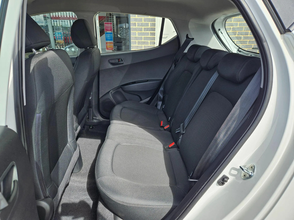 Hyundai I10 1.0 Se - Air Con - Bluetooth - Alloys Red #17